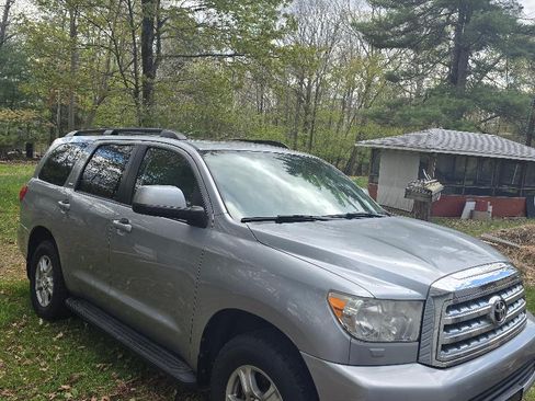 Used 2013 Toyota Sequoia SR5 AWD/4WD image 4