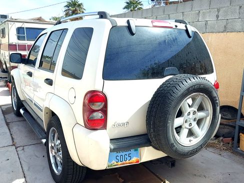 Used 2005 Jeep Liberty Limited image 2