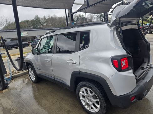 Used 2019 Jeep Renegade Sport w/ Sport Appearance Group image 1