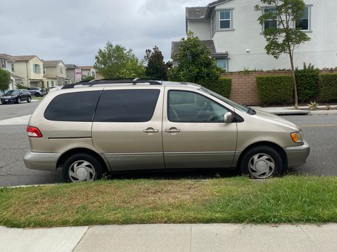 Used 2002 Toyota Sienna XLE w/ XLE Luxury Pkg FWD image 7