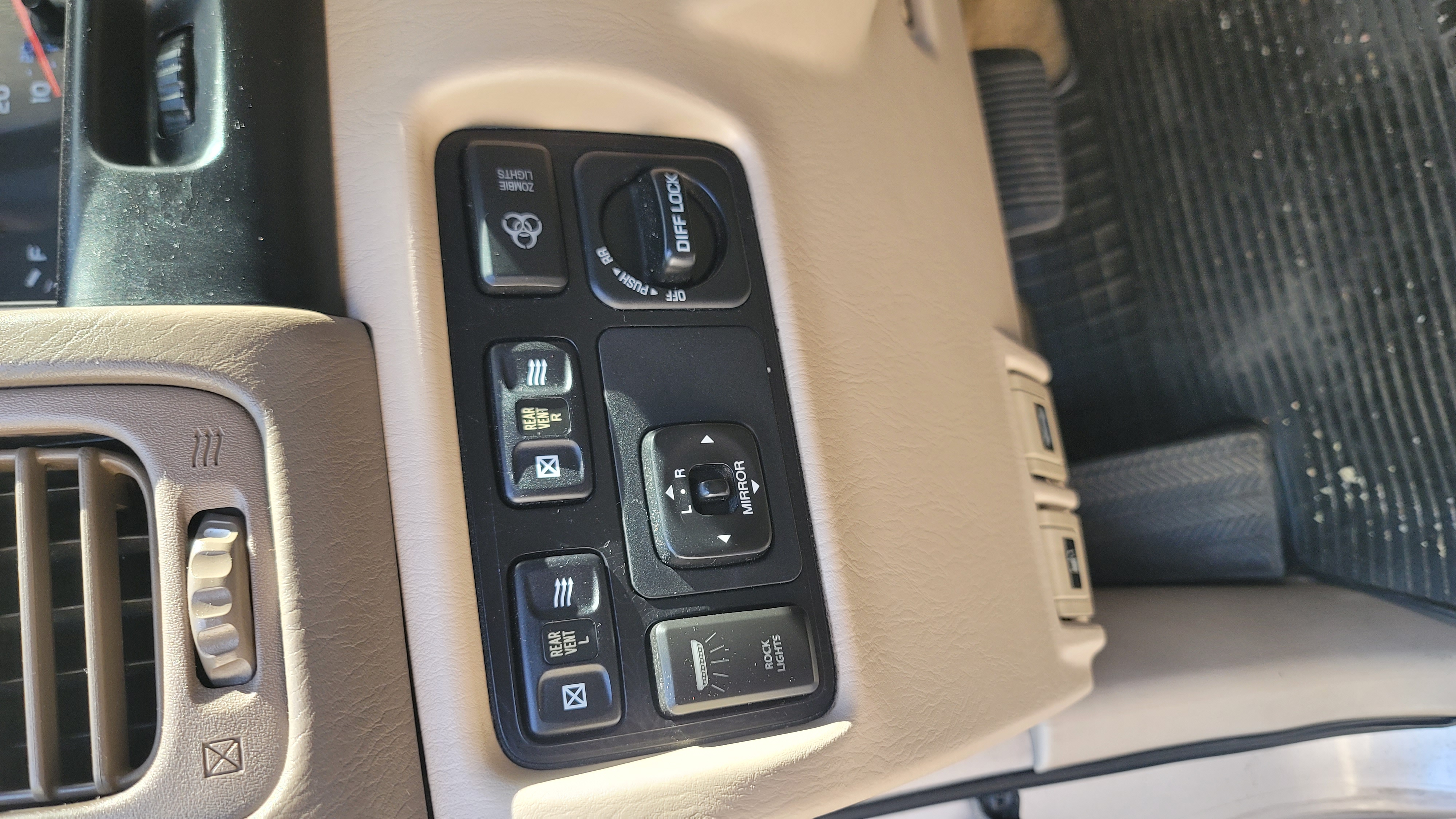 Used 1999 Toyota Land Cruiser AWD/4WD image 27