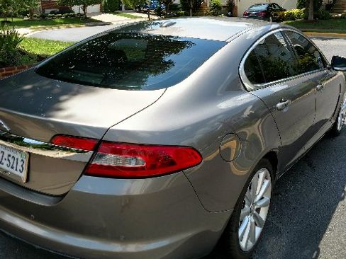 Used 2011 Jaguar XF Premium image 24