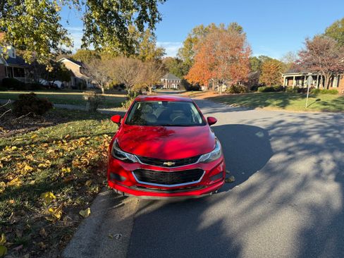 Used 2017 Chevrolet Cruze LT w/ Convenience Package image 8