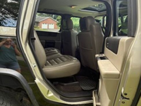 Used 2005 HUMMER H2 w/ Preferred Equipment Group AWD/4WD image 5