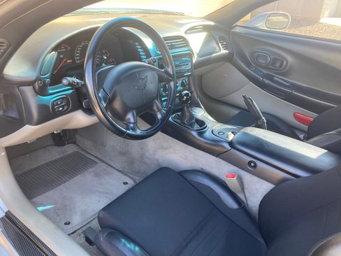 Used 1998 Chevrolet Corvette Coupe RWD image 9