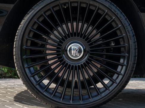 Used 2022 Rolls-Royce Cullinan Black Badge w/ Dark Exterior Package image 19