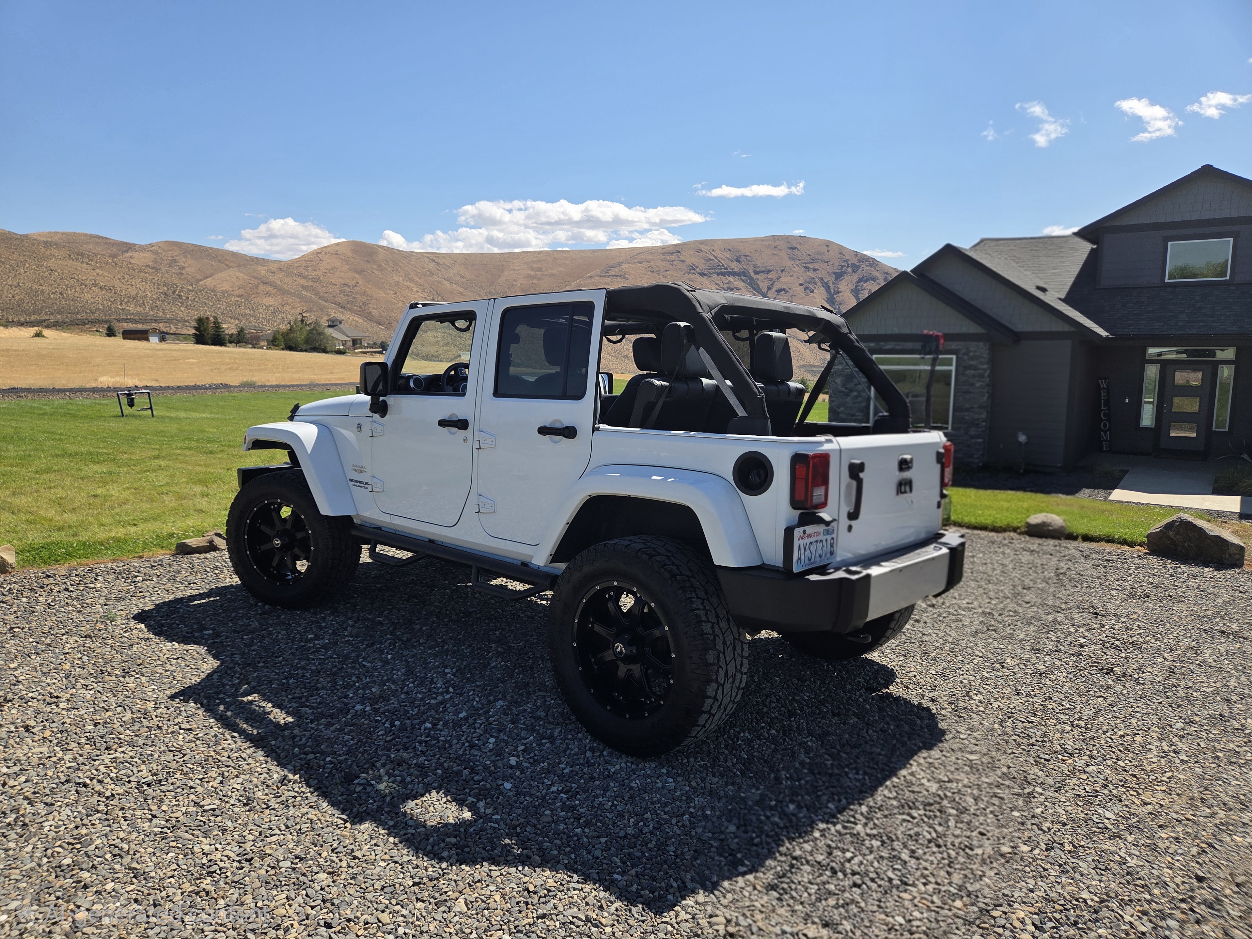 Used 2015 Jeep Wrangler Unlimited Sahara w/ Connectivity Group AWD/4WD image 10