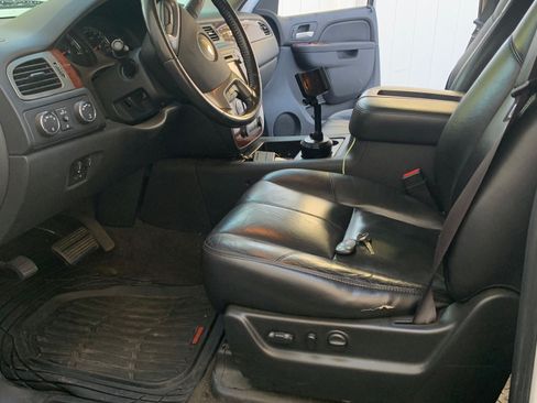 Used 2012 Chevrolet Suburban LT image 6