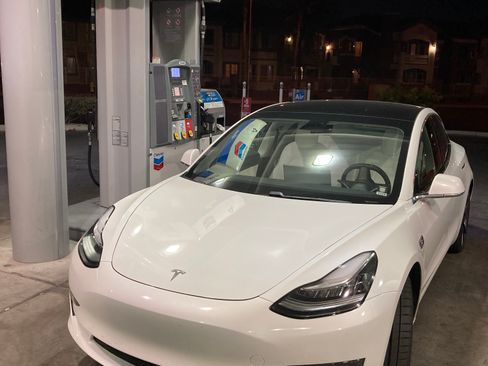 Used 2020 Tesla Model 3 Performance image 4