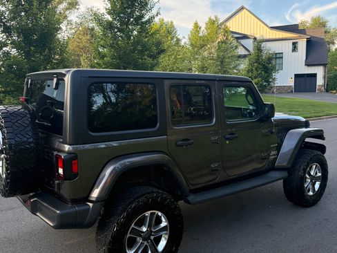 Used 2019 Jeep Wrangler Unlimited Sahara AWD/4WD image 6