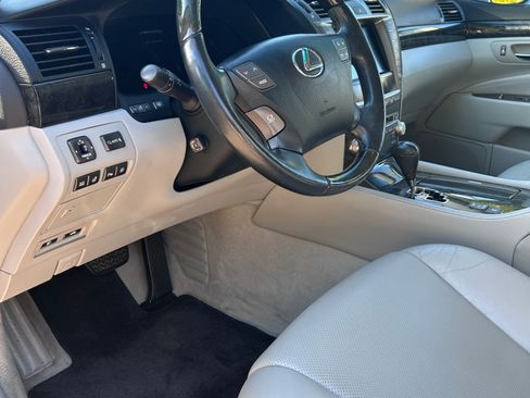 Used 2011 Lexus LS 460 w/ Comfort Pkg RWD image 9