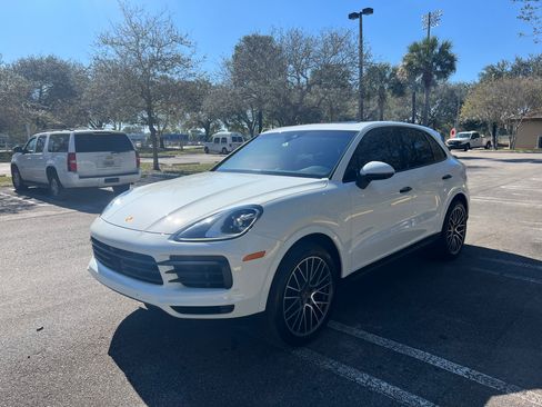 Used 2020 Porsche Cayenne Sport Utility 4D image 2