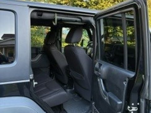 Used 2013 Jeep Wrangler Unlimited Sport image 12
