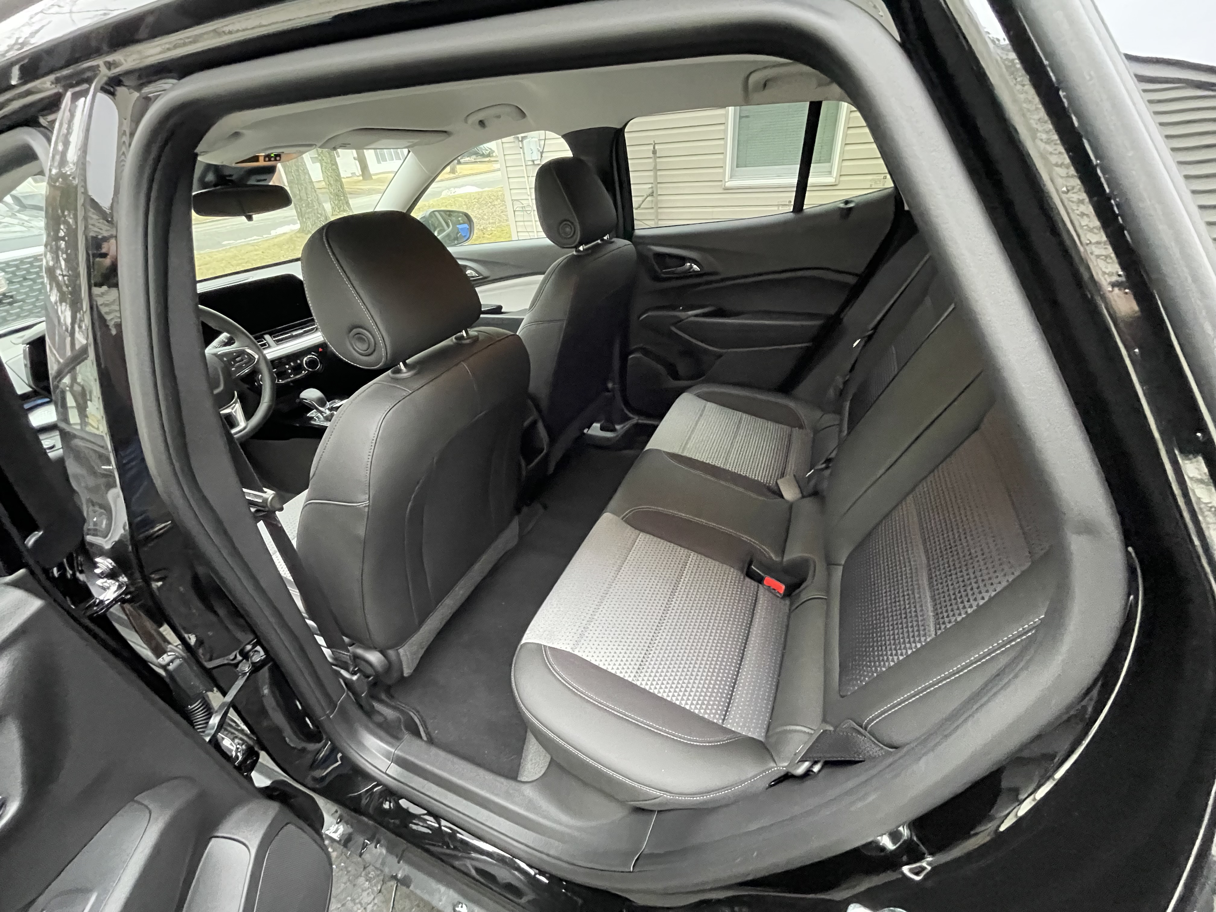 Used 2025 Chevrolet Trax LT w/ Driver Confidence Package FWD image 4