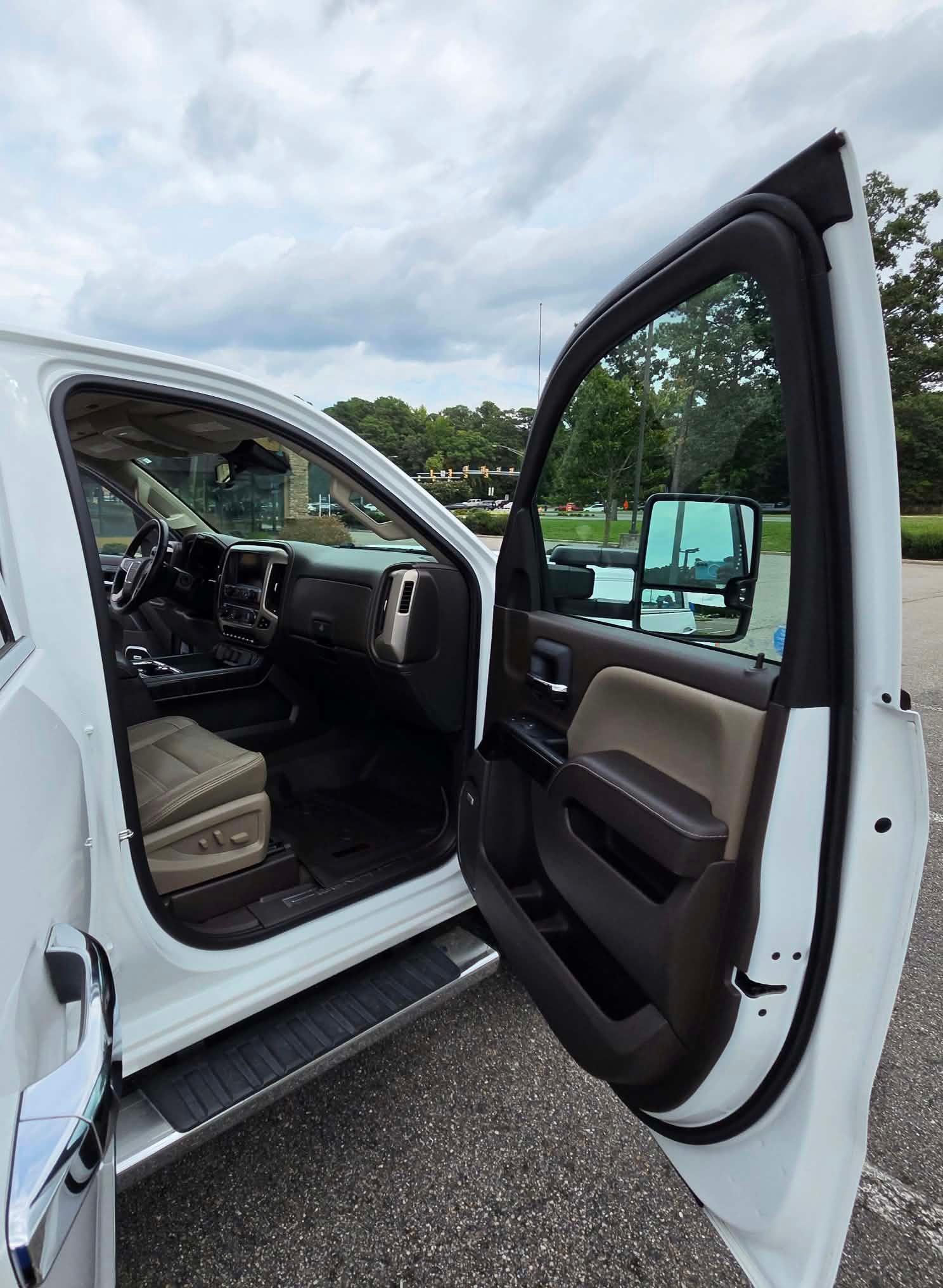Used 2016 GMC Sierra 2500 Denali w/ Duramax Plus Package AWD/4WD image 13