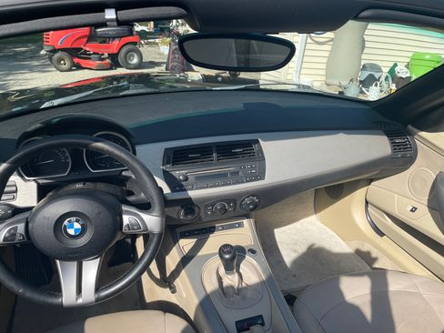Used 2005 BMW Z4 3.0i RWD image 12