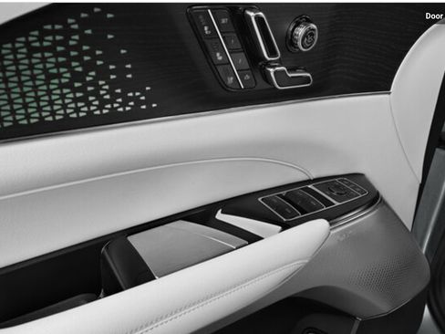 Used 2024 Cadillac Lyriq Luxury image 18