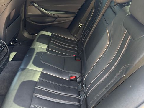 Used 2019 BMW 530e w/ M Sport Package RWD image 5