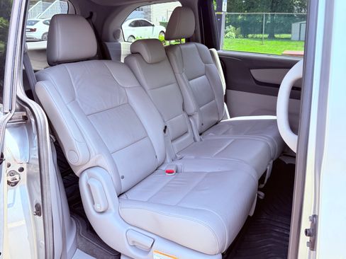 Used 2011 Honda Odyssey Touring Elite image 21