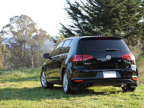 Used 2017 Volkswagen Golf Wolfsburg Edition image 14