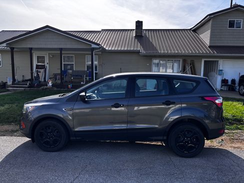 Used 2018 Ford Escape S image 4