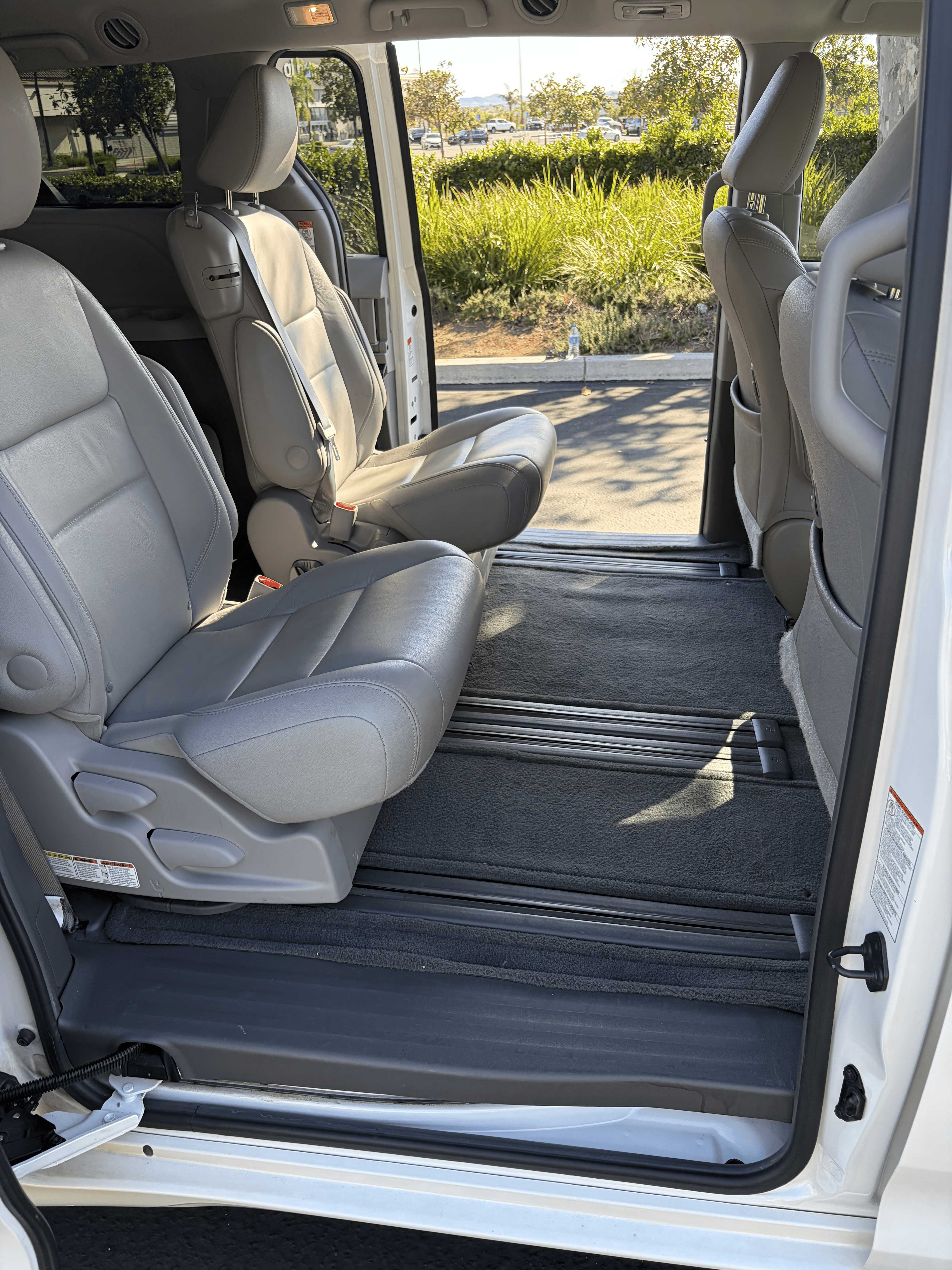 Used 2015 Toyota Sienna XLE w/ XLE Navigation Package FWD image 14