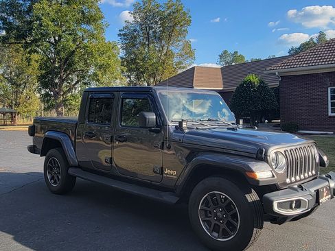 Used 2021 Jeep Gladiator Overland w/ Popular Equipment Package image 2
