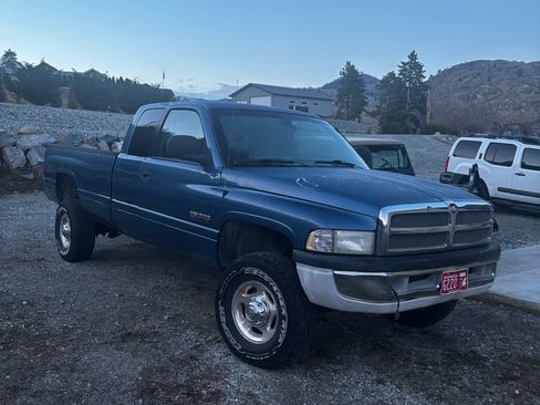 Used 2002 Dodge Ram 2500 Truck 4x4 Quad Cab image 2