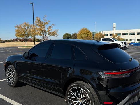 Used 2024 Porsche Macan image 10