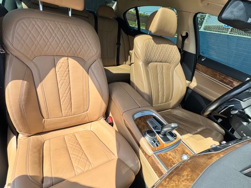 Used 2018 BMW 750i xDrive AWD/4WD image 22