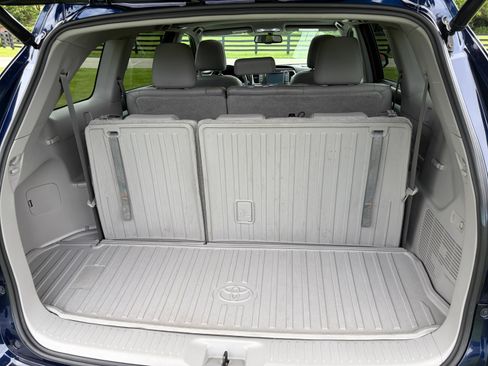 Used 2016 Toyota Highlander XLE AWD/4WD image 18