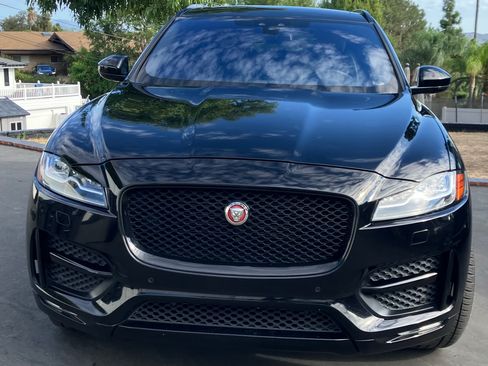 Used 2017 Jaguar F-PACE R-Sport image 6