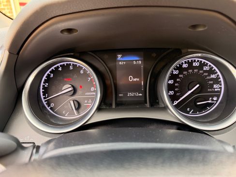 Used 2019 Toyota Camry LE FWD image 2