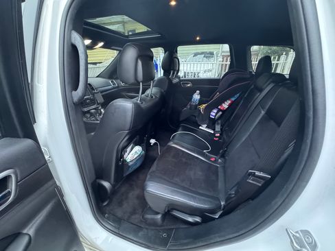 Used 2018 Jeep Grand Cherokee Altitude image 10