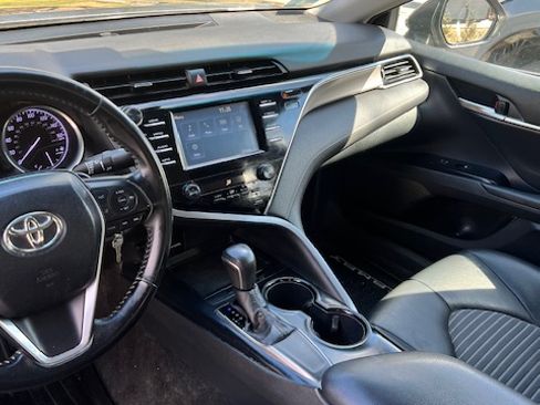 Used 2018 Toyota Camry SE image 10