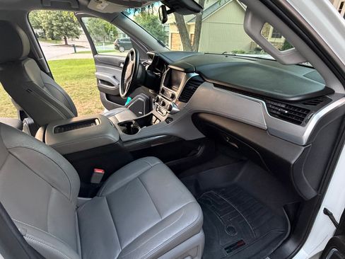 Used 2017 Chevrolet Tahoe LT w/ Luxury Package AWD/4WD image 17