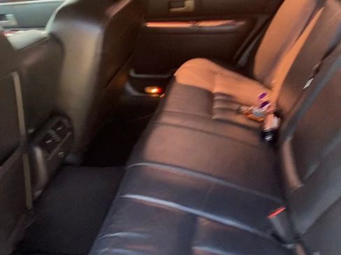 Used 2011 Lincoln Town Car Signature Limited image 9