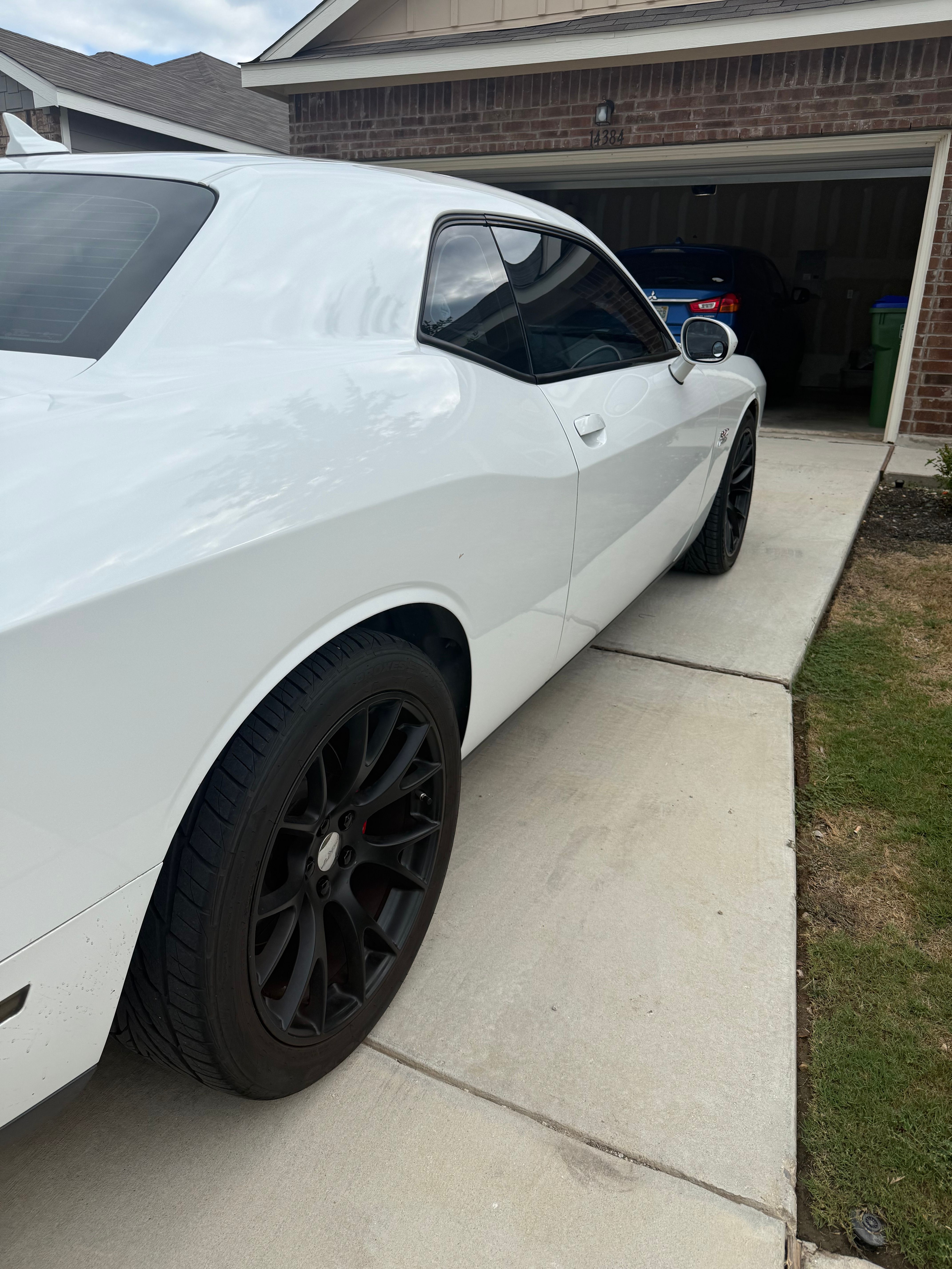 Used 2015 Dodge Challenger SRT w/ Technology Group RWD image 27