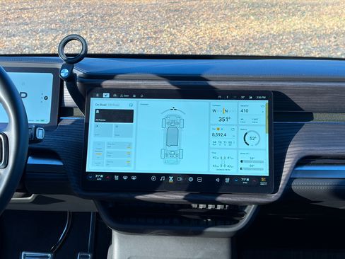 Used 2023 Rivian R1T Adventure image 13