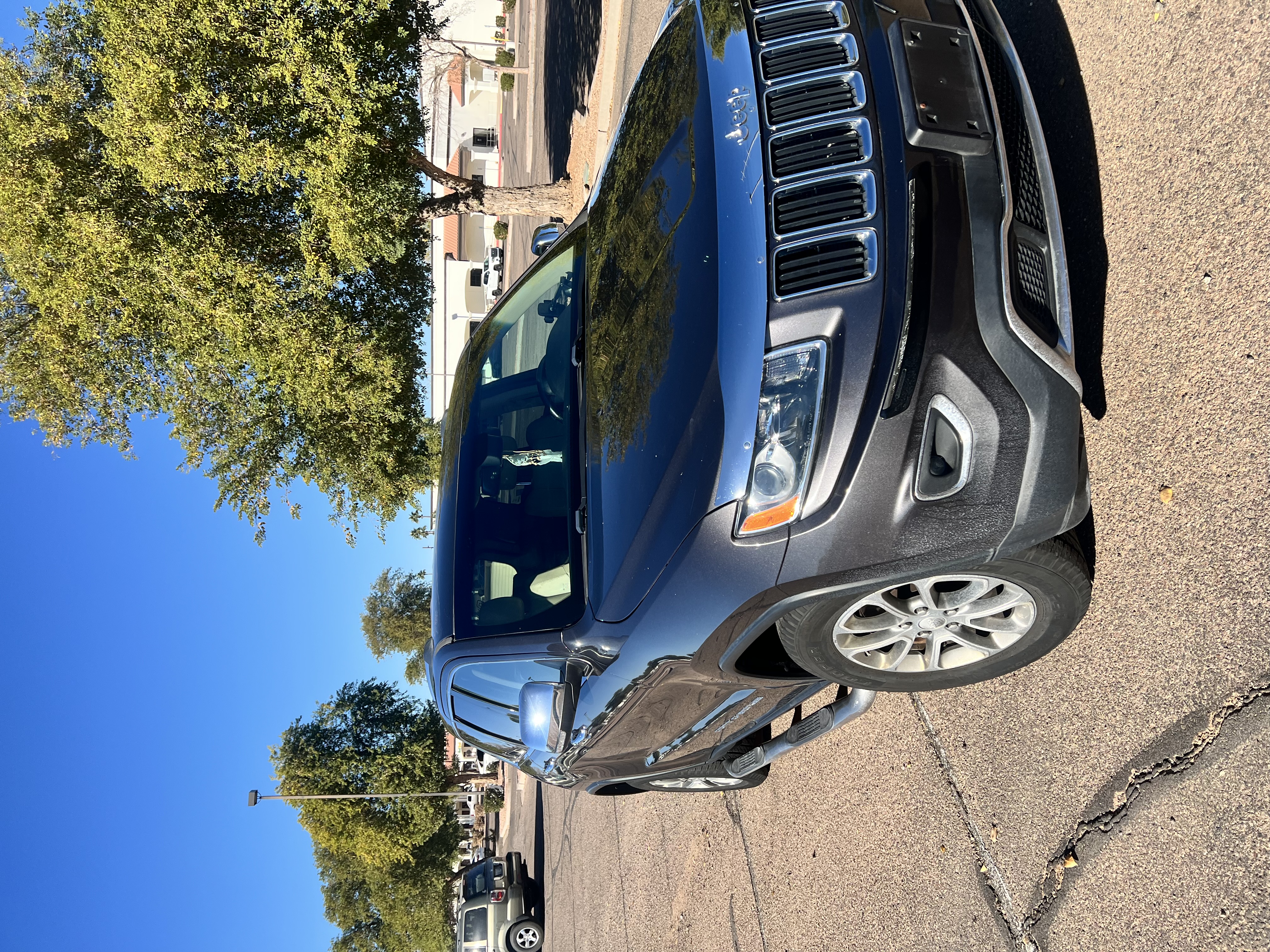 Used 2015 Jeep Grand Cherokee Limited w/ Trailer Tow Group IV AWD/4WD image 2