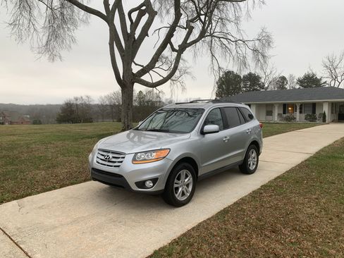 Used 2010 Hyundai Santa Fe SE image 1