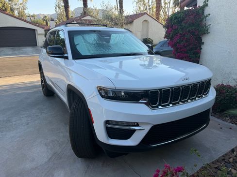 Used 2025 Jeep Grand Cherokee Limited w/ Trailer Tow Package image 6