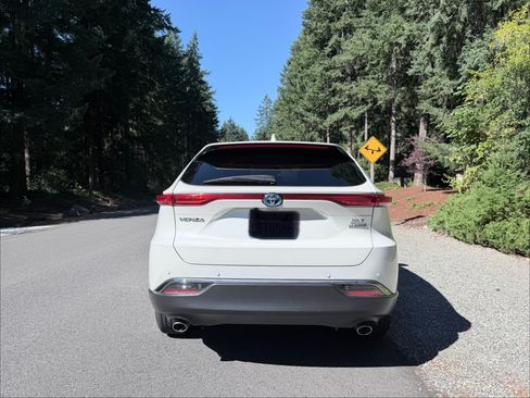 Used 2021 Toyota Venza XLE w/ Softex Package AWD/4WD image 5