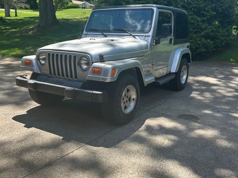 Used 2005 Jeep Wrangler X w/ Rocky Mountain Edition Group AWD/4WD image 2