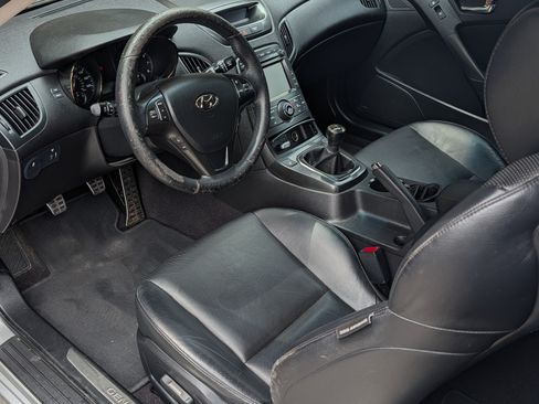 Used 2012 Hyundai Genesis 3.8 RWD image 8