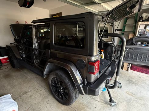 Used 2022 Jeep Wrangler Unlimited Sahara w/ Cold Weather Group AWD/4WD image 14