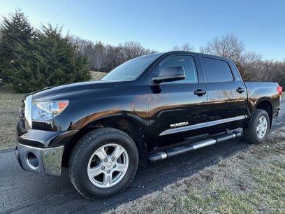 Used 2011 Toyota Tundra 4x4 CrewMax w/ SR5 Pkg