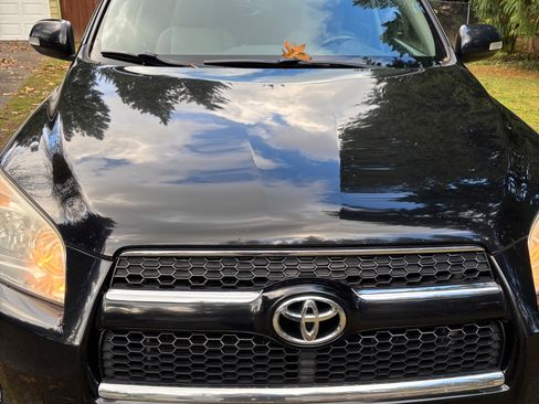 Used 2011 Toyota RAV4 Limited image 16