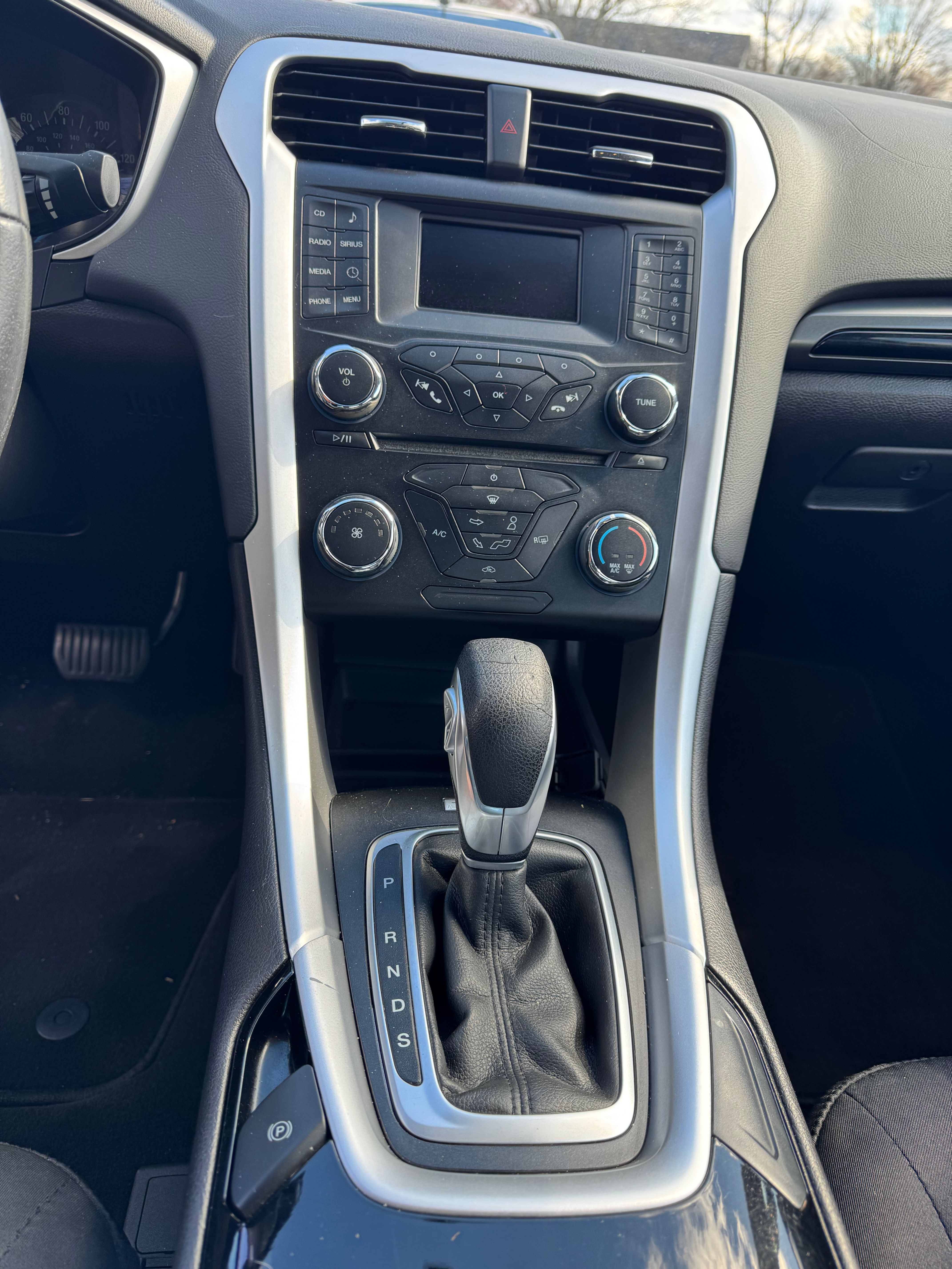 Used 2014 Ford Fusion SE w/ Equipment Group 201A FWD image 12