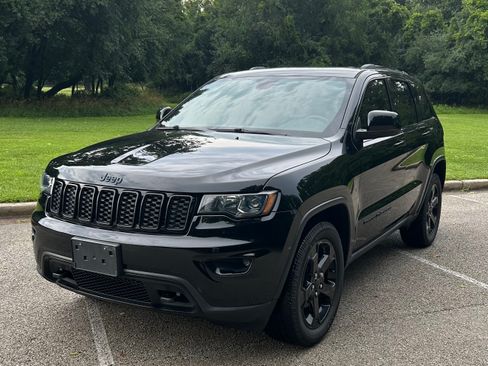 Used 2018 Jeep Grand Cherokee Laredo AWD/4WD image 1